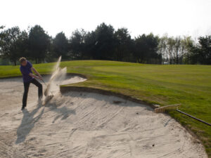 Bunkerslag op hole 16 (Burggolf - Sint Nicolaasga)